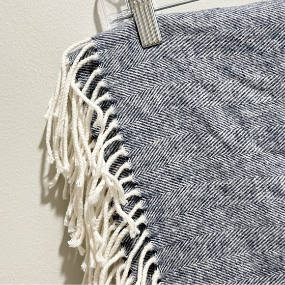 FABBRICA ARTIGIANA Blue Herringbone Navy Blue Fringed Blanket ITALY 54” X 62” - Picture 3 of 7